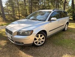 Grå Begagnad 2006 Volvo V50 Kinetic Kombi | 32 000 kr (Superpris)
