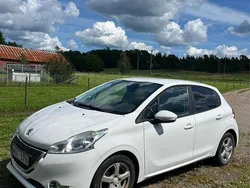 Vit Begagnad 2012 Peugeot 208 Halvkombi | 39 000 kr (Marknadspris)