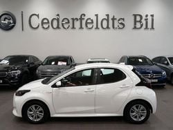 Vit Begagnad 2020 Toyota Yaris Hybrid Active Halvkombi | 149 900 kr (Marknadspris)