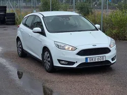 Vit Begagnad 2015 Ford Focus Trend Halvkombi | 46 900 kr (Bra pris)