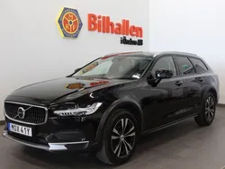 Svart Begagnad 2022 Volvo V90 CC Momentum Kombi | 379 900 kr (Marknadspris)