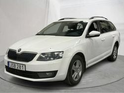 Vit Begagnad 2015 Skoda Octavia Kombi | 59 000 kr (Bra pris)