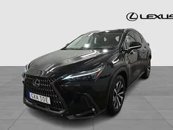 Svart Begagnad 2023 Lexus NX450h+ Business Edition SUV | 564 900 kr (Marknadspris)