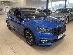Blå (race blue metallic) Begagnad 2024 Skoda Fabia Monte Carlo Halvkombi | 219 000 kr (Marknadspris)