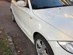 Vit Begagnad 2011 BMW 116 Comfort Edition Halvkombi | 69 000 kr (Marknadspris)