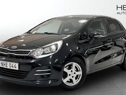 Svart Begagnad 2016 Kia Rio Halvkombi | 124 900 kr (Marknadspris)