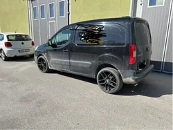 Svart Begagnad 2011 Peugeot Partner Minibuss | 45 000 kr (Marknadspris)