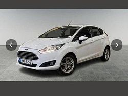 Vit Begagnad 2015 Ford Fiesta Titanium Halvkombi | 60 000 kr (Marknadspris)
