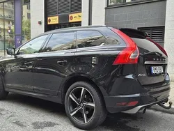 Svart Begagnad 2014 Volvo XC60 R-Design SUV | 214 900 kr (Marknadspris)