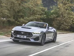 Grå Ny 2024 Ford Mustang GT Cab | 709 900 kr