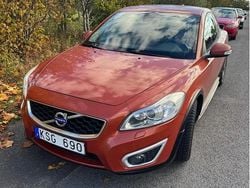 Röd Begagnad 2011 Volvo C30 Momentum Halvkombi | 33 900 kr (Marknadspris)