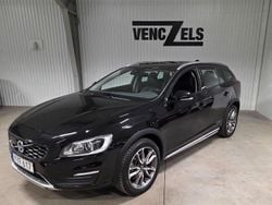 Svart Begagnad 2017 Volvo V60 CC Standard Kombi | 199 000 kr (Marknadspris)