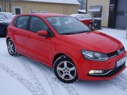Röd Begagnad 2015 VW Polo Halvkombi | 79 900 kr (Marknadspris)