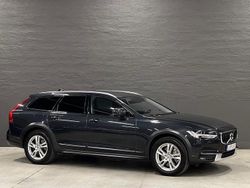 Grå (grå metallic) Begagnad 2019 Volvo V90 CC Momentum Kombi | 349 900 kr (Marknadspris)