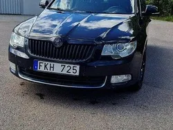 Svart Begagnad 2012 Skoda Superb Elegance Kombi | 58 000 kr (Bra pris)