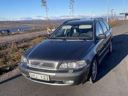 Grå Begagnad 2001 Volvo V40 Kombi | 18 000 kr (Marknadspris)
