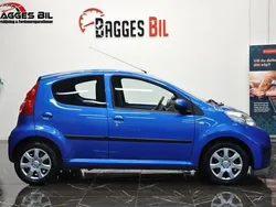 Blå Begagnad 2009 Peugeot 107 Halvkombi | 33 900 kr (Marknadspris)