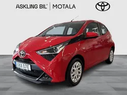 Röd Begagnad 2021 Toyota Aygo X-play Halvkombi | 139 000 kr (Marknadspris)