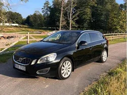 Svart Begagnad 2012 Volvo V60 Summum Kombi | 94 900 kr (Marknadspris)