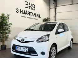 Vit Begagnad 2012 Toyota Aygo Halvkombi | 79 900 kr (Marknadspris)