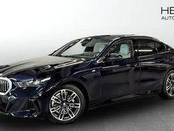 Svart (black) Begagnad 2025 BMW 530e M Sport Sedan | 658 700 kr (Marknadspris)