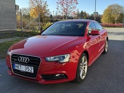 Röd Begagnad 2013 Audi A5 Sportback Comfort Halvkombi | 129 000 kr (Marknadspris)