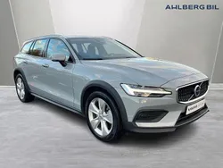 Grå Begagnad 2024 Volvo V60 CC Core Kombi | 399 500 kr (Bra pris)