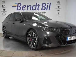 Sophisto grey brilliant effect Begagnad 2024 BMW i5 M Sport Sedan | 999 500 kr