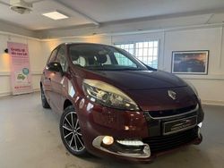 Mörkröd Begagnad 2012 Renault Scénic III Bose Edition Minibuss | 39 900 kr (Marknadspris)
