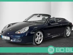 Mörkblå Begagnad 1999 Porsche 911 Carrera 4 Cabriolet Cab | 369 900 kr