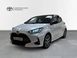 Vit Begagnad 2021 Toyota Yaris Hybrid Style Halvkombi | 224 900 kr (Marknadspris)