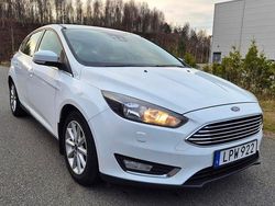 Vit Begagnad 2015 Ford Focus Titanium Halvkombi | 64 900 kr (Marknadspris)