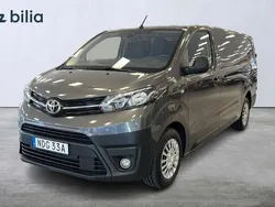 Mörkgrå (grå) Begagnad 2023 Toyota Proace Comfort Van | 399 900 kr (Marknadspris)