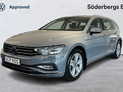 Grå (moonstone grey) Begagnad 2024 VW Passat GT Kombi | 389 900 kr (Marknadspris)