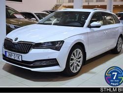 Vit (moon white metallic) Begagnad 2021 Skoda Superb Business Line Kombi | 279 000 kr (Marknadspris)