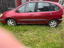 Röd Begagnad 2001 Renault Scénic Minibuss | 3 000 kr