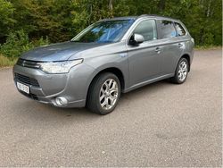 Grå Begagnad 2014 Mitsubishi Outlander P-HEV SUV | 100 000 kr (Superpris)