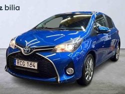 Blå Begagnad 2015 Toyota Yaris Hybrid Comfort Halvkombi | 149 900 kr (Lite dyr)