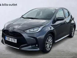 Mörkgrå Begagnad 2022 Toyota Yaris Hybrid Edition Halvkombi | 214 900 kr (Marknadspris)