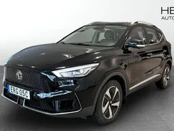 Svart (black) Begagnad 2022 MG ZS Luxury Sedan | 249 900 kr (Bra pris)