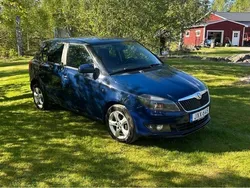Blå Begagnad 2015 Skoda Fabia Ambiente Halvkombi | 79 895 kr (Lite dyr)