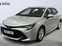 Silver Begagnad 2020 Toyota Corolla Hybrid Active Halvkombi | 229 900 kr (Marknadspris)