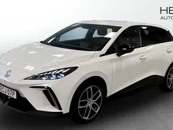 Vit (white) Begagnad 2023 MG MG4 EV Luxury Halvkombi | 334 900 kr (Bra pris)