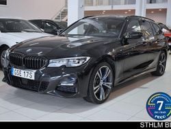 Svart (blacksapphire metallic) Begagnad 2021 BMW 330e M Sport Kombi | 359 000 kr (Marknadspris)