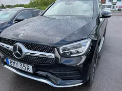 Svart Begagnad 2021 Mercedes GLC300 | 399 000 kr