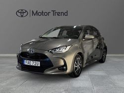 Grön Begagnad 2023 Toyota Yaris Hybrid Active Halvkombi | 209 000 kr (Bra pris)