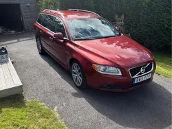 Röd Begagnad 2013 Volvo V70 Summum Kombi | 123 000 kr (Marknadspris)