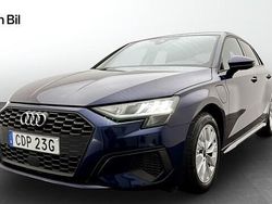 Navarrablå metallic Begagnad 2023 Audi A3 Sportback e-tron Proline Halvkombi | 329 000 kr (Marknadspris)