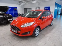 Röd (race red) Begagnad 2014 Ford Fiesta Titanium Halvkombi | 89 400 kr (Lite dyr)