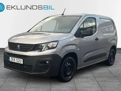 Grå Begagnad 2021 Peugeot Partner Minibuss | 134 900 kr (Marknadspris)